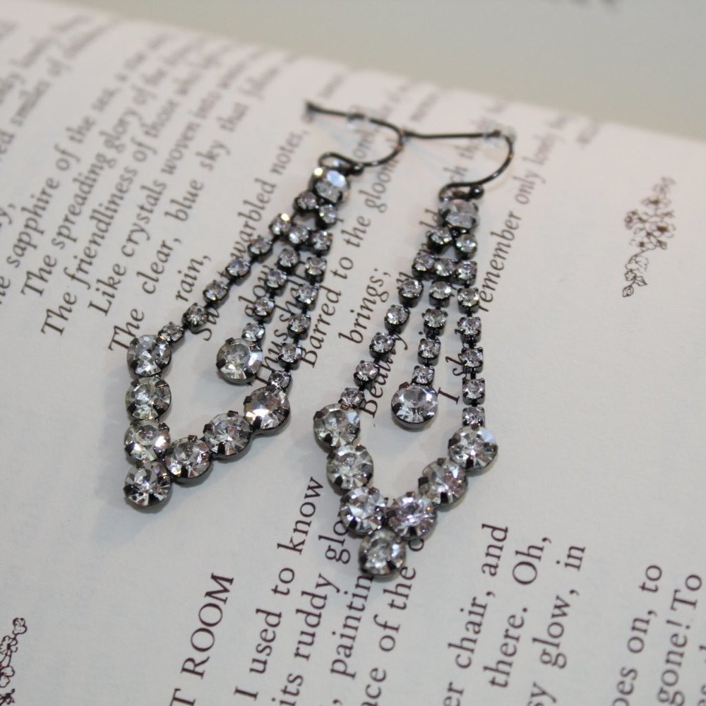 Lightweight Dangling Rhinestone Earrings NEW